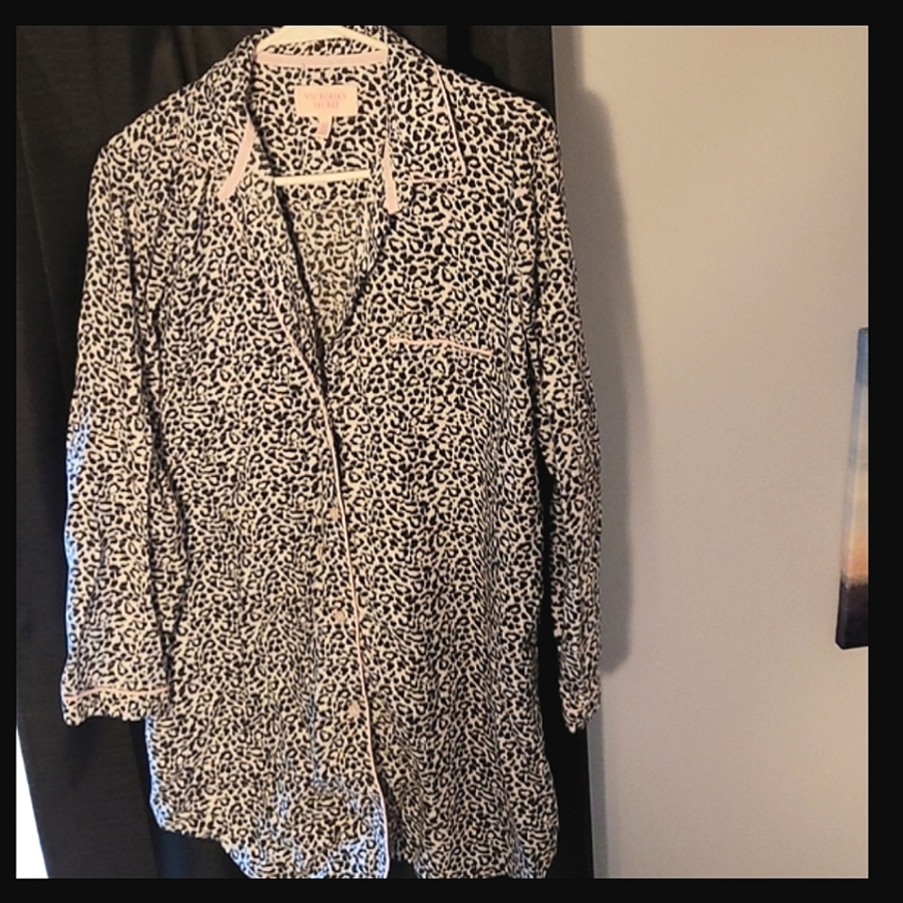 Victoria secret nightgown shirt. Button down. Womens size med.